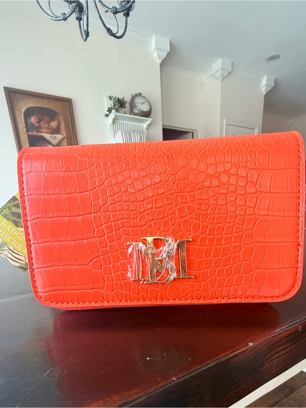 Badgley Mishka Orange croc
Embossed chain crossbody bag
NWT retail $99 - Picture 6 of 15